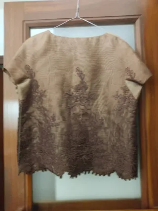 Blusa de vestir con bordados