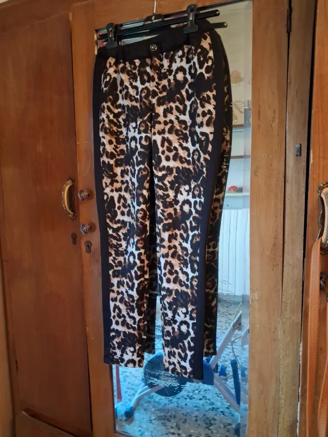 Pantaloni fantasia leopardata