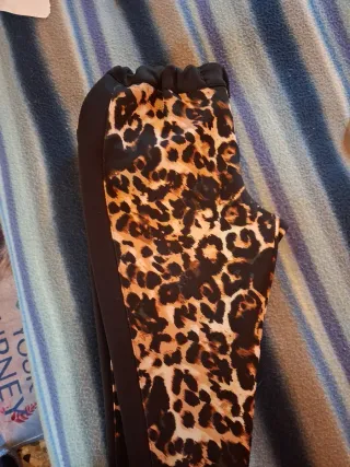Pantaloni fantasia leopardata