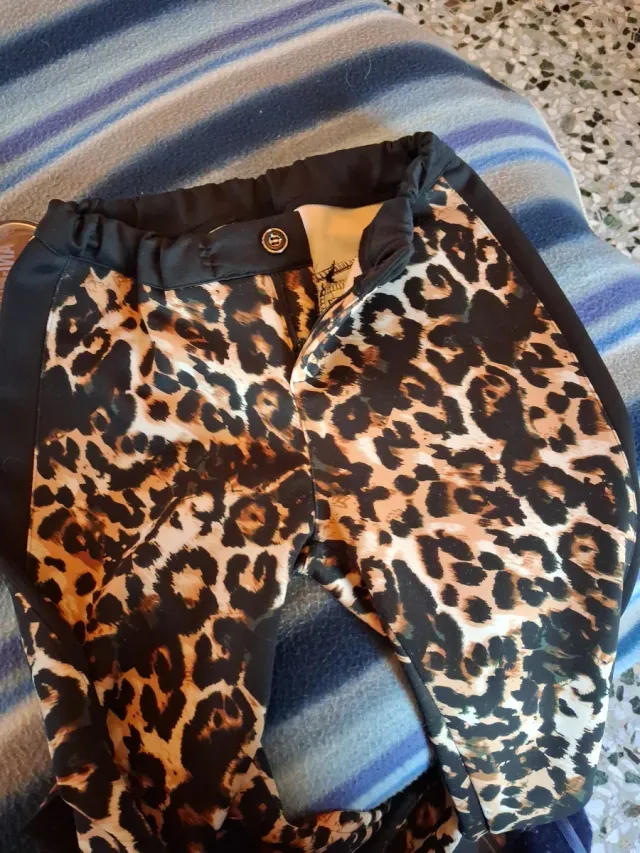 Pantaloni fantasia leopardata