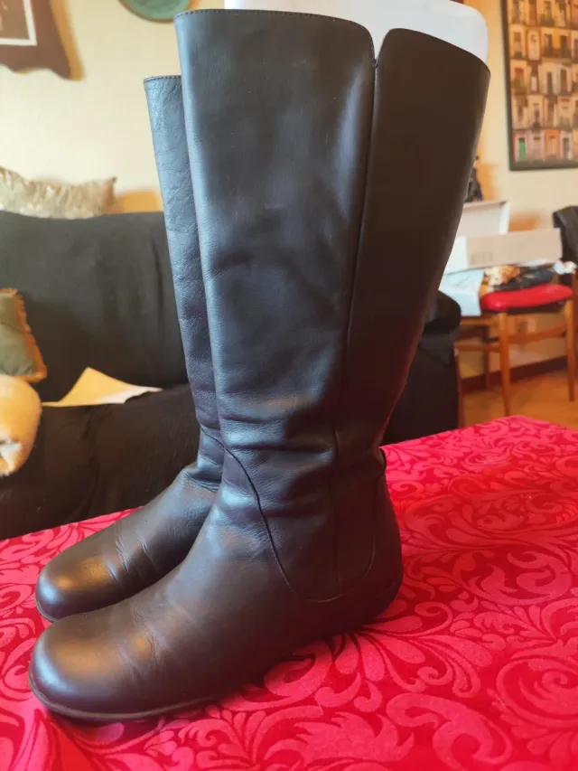 Botas altas de piel caña ancha T.39