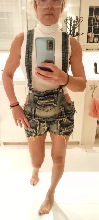 Peto corto vaquero desgastado