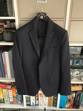 Traje de hombre azul marino