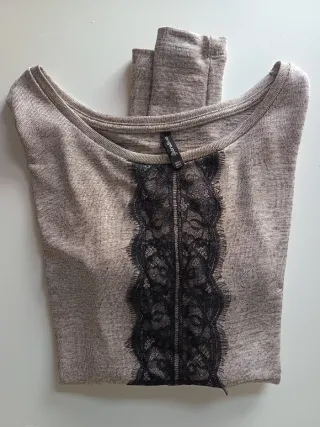 Blusa con encaje