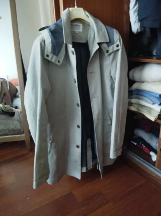Trench gris con capucha Pull&Bear