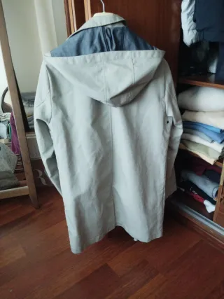 Trench gris con capucha Pull&Bear