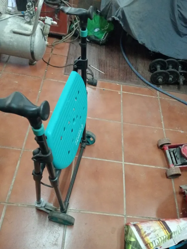 Andador con asiento azul