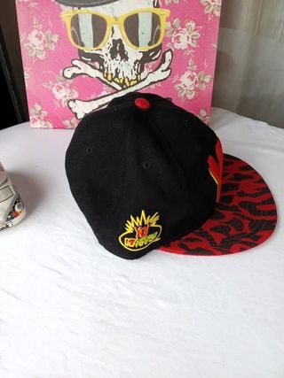 Gorra New Era Negra y Roja YO!