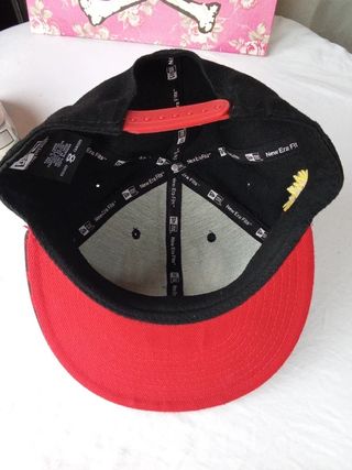 Gorra New Era Negra y Roja YO!