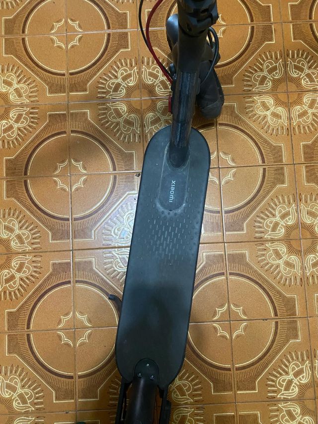 Patinete Xiaomi con cargador