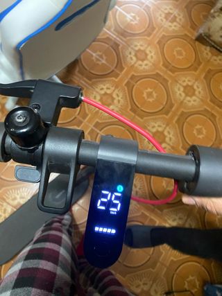 Patinete Xiaomi con cargador