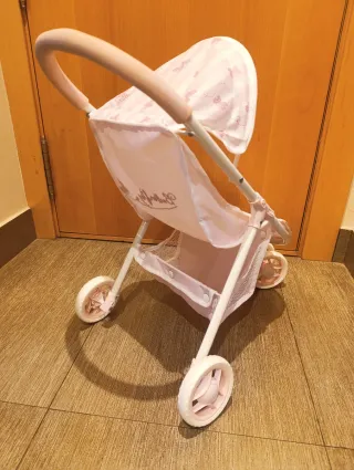 Carrito de muñecas rosa con mariposas