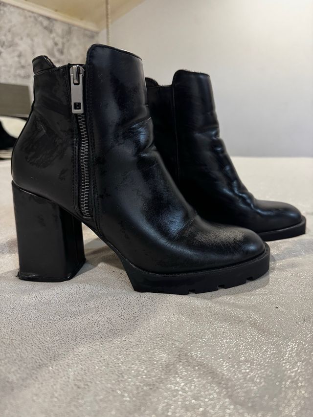 Botines tacón cuadrado negros