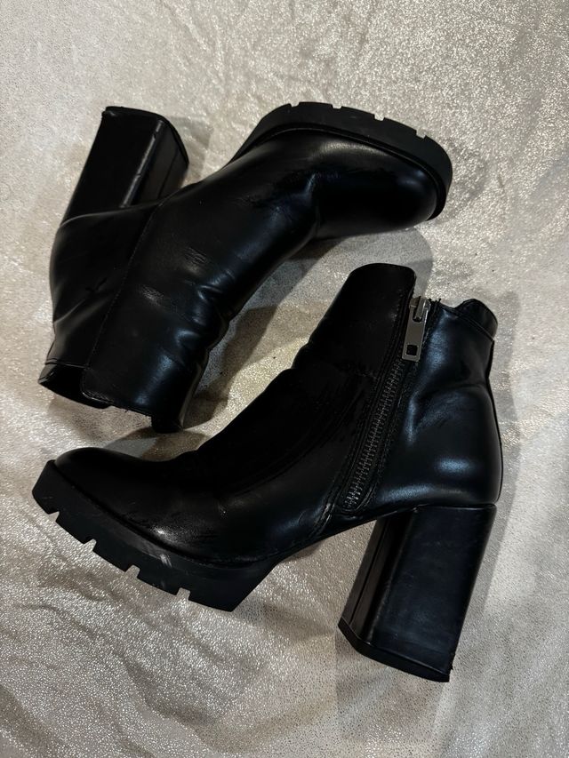 Botines tacón cuadrado negros