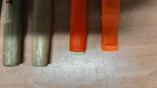 Mangos de plástico y madera