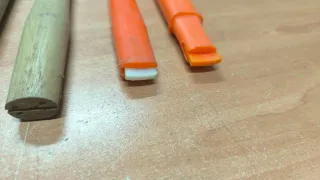 Mangos de plástico y madera