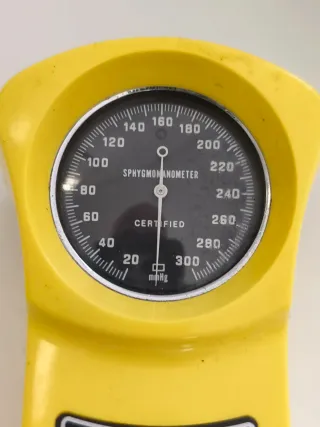 Misuratore Pressione Sanguigna Vintage Kardell1980