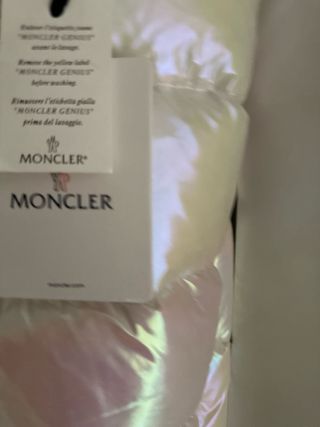 Chaqueta de plumas iridiscente