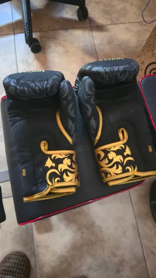 Guantes Venum Topuria