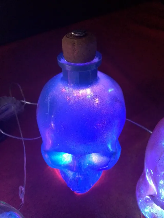 Luci LED a forma di teschio con telecomando