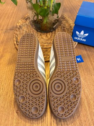Zapatillas Adidas Samba Beige y Blancas