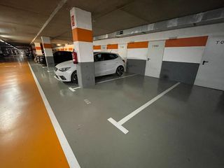 Garaje en venta en Fontsanta - Fatjó en Cornellà de Llobregat