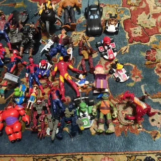 Lotto 50 Giocattoli Misti Personaggi
