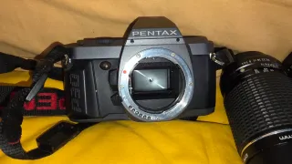 Pentax P30T fotocamera con obiettivi