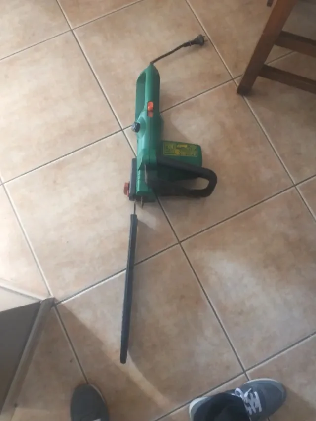 Motosega elettrica verde