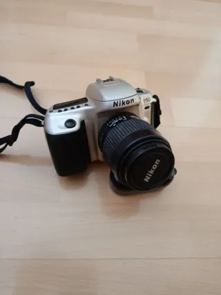 Cámara Nikon F50 Plata y Negra