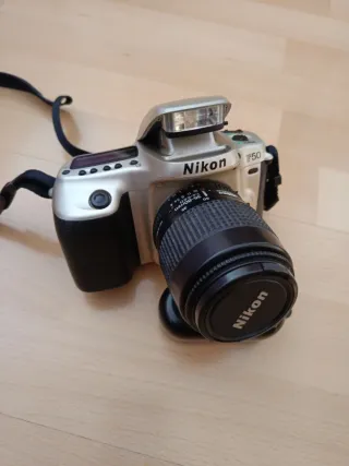 Cámara Nikon F50 Plata y Negra