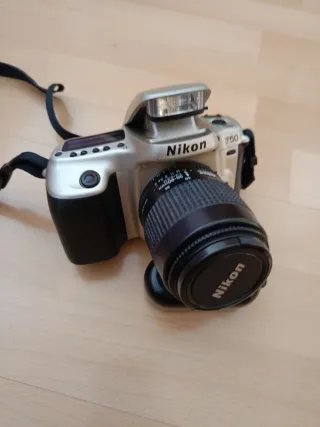 Cámara Nikon F50 Plata y Negra