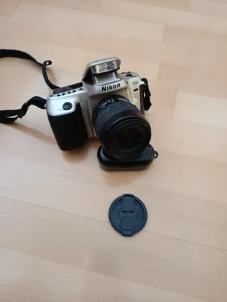 Cámara Nikon F50 Plata y Negra