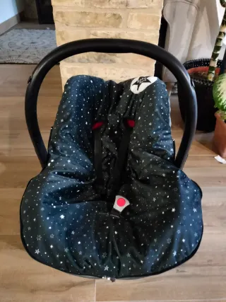 Maxi-Cosi con adaptador y funda invierno