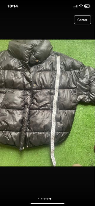 Cazadora Stradivarius negra acolchada