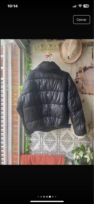 Cazadora Stradivarius negra acolchada