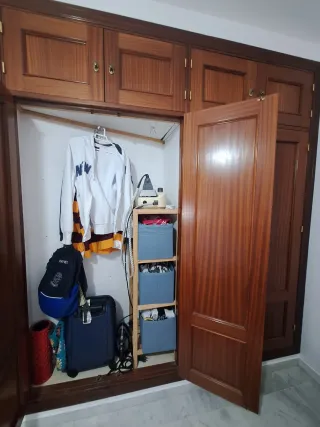 Armario de madera con 2 y 4 puertas - Puertas