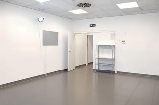 Nave industrial en venta en La Paz en Alcalá de Guadaira