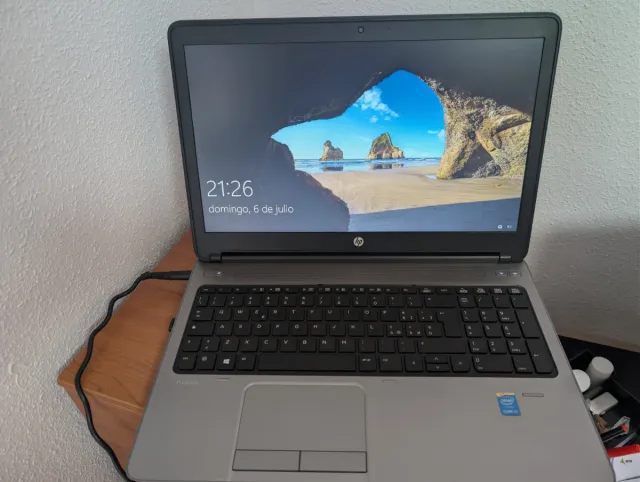 Portátil HP Gris y Negro