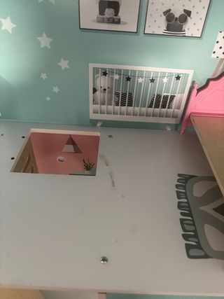 Casa de muñecas de madera