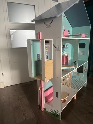 Casa de muñecas de madera