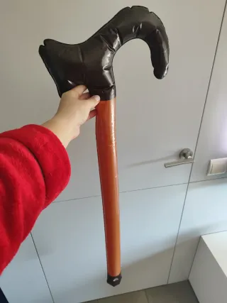 Andador y bastón inflables de broma