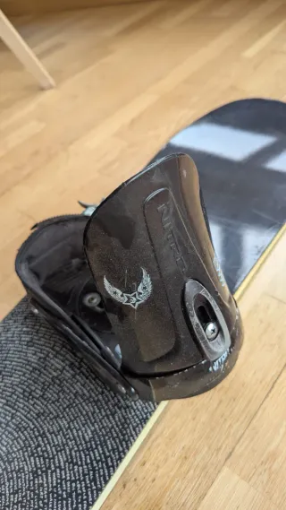 Tabla de Snowboard Negra con Fijaccion Nitro mujer