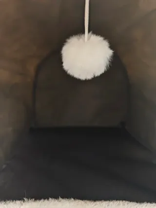 Cuccetta per cani/gatti di taglia media.