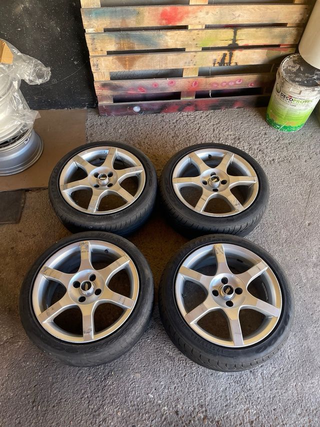 se intercambian llantas por cámara de fotos/ vídeo