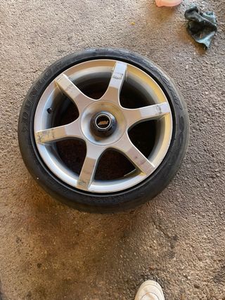 se intercambian llantas por cámara de fotos/ vídeo