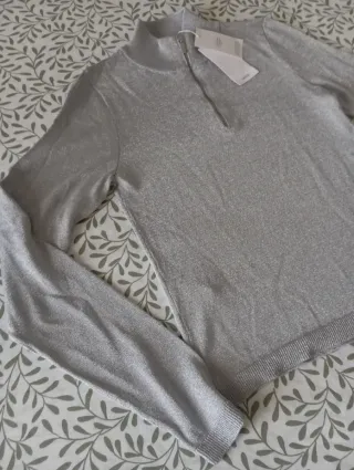 Jersey Mango cuello alto cremallera plateado