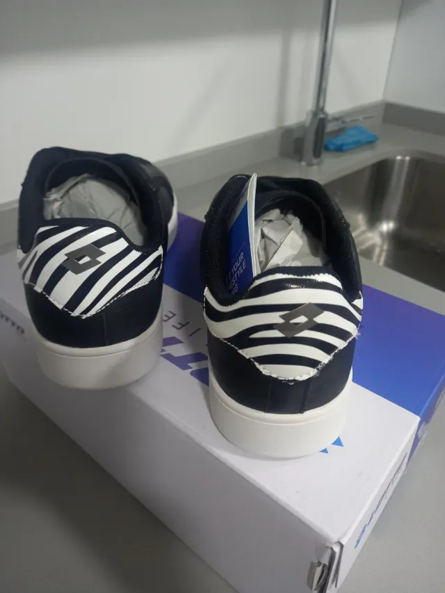 Zapatillas Lotto Mujer Negras y Blancas
