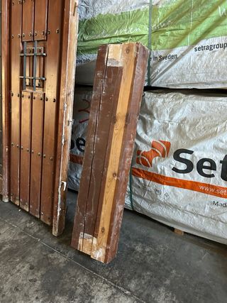 Puerta de calle y ventana