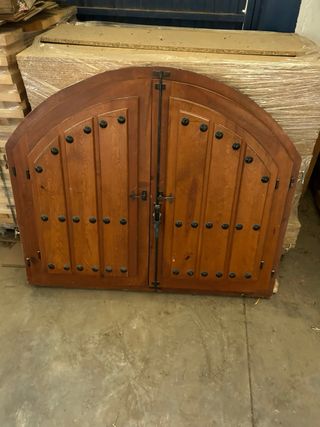 Puerta de calle y ventana